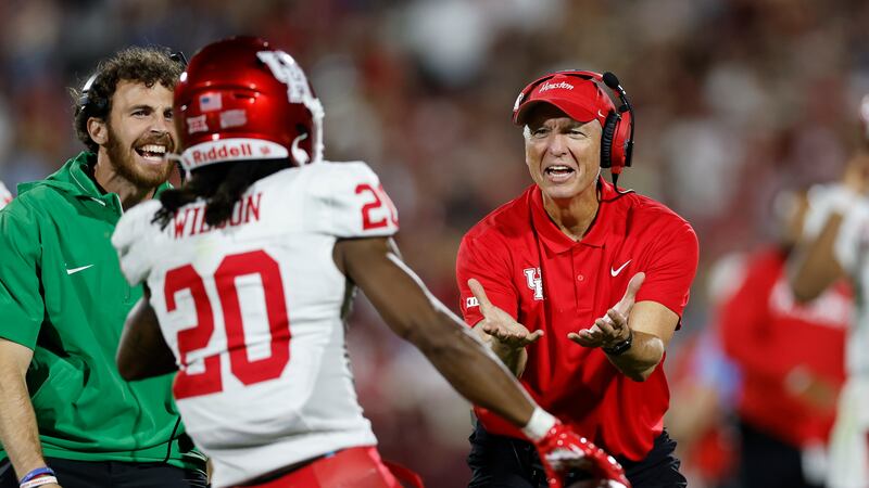 Houston earns first victory under Willie Fritz with 33-7 romp over Rice