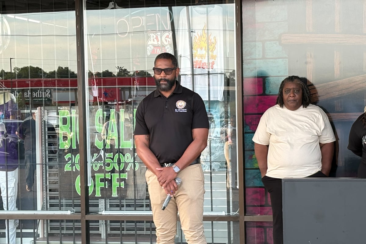 Tha Trap in Shreveport held a prayer vigil for the 8 children who were shot and killed in a...