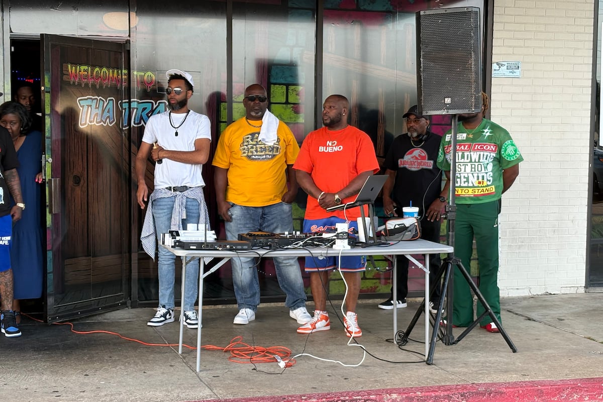 preloaded gallery image